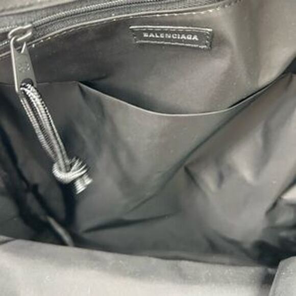 Unisex Balenciaga signature backpack in beige BB monogram coated canvas Italy - Picture 2 of 13